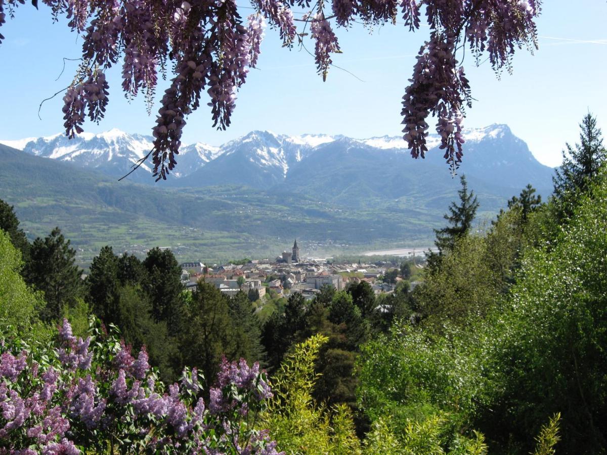 Bed and Breakfast Le Vieux Chalet Embrun Exteriér fotografie